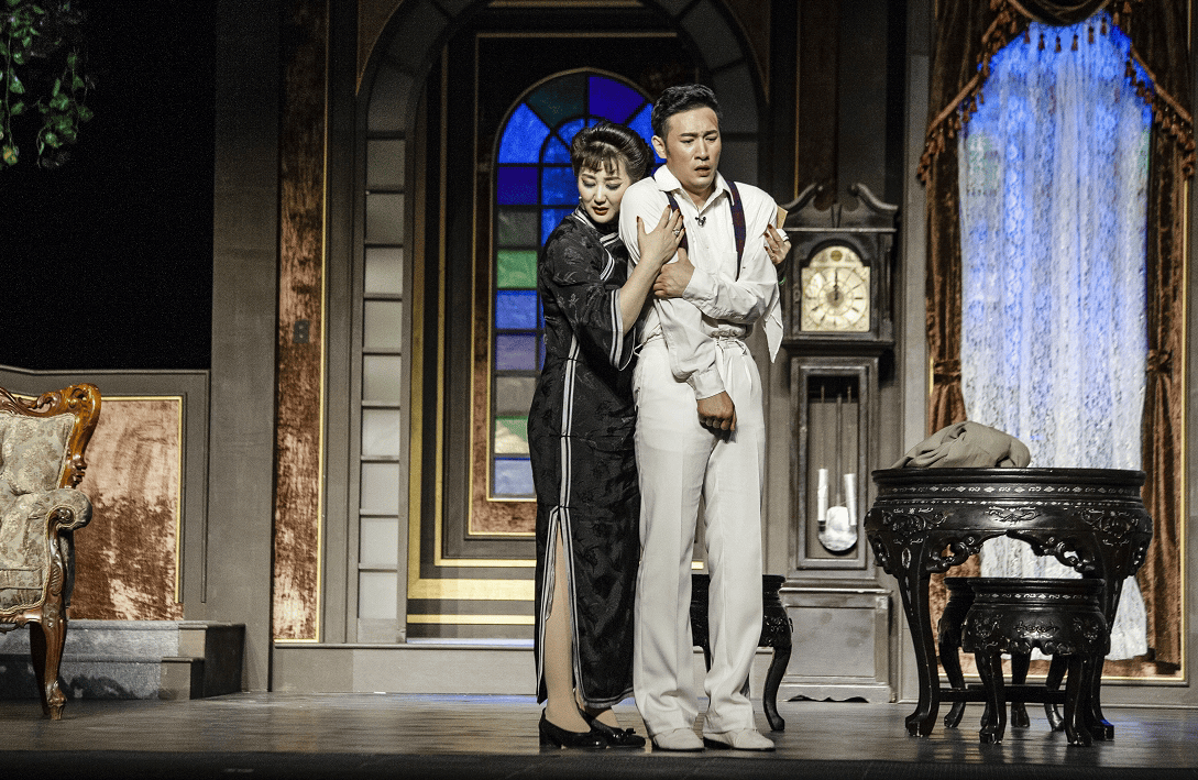 一票难求曹禺经典话剧雷雨郑州站开启跨越百年的时代悲剧