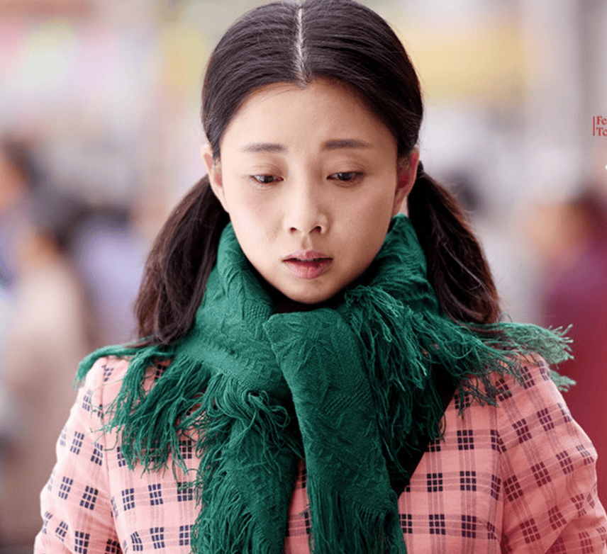她是演员中的女富豪,多辆豪车轮流开,如今45岁却活得像20岁_殷桃
