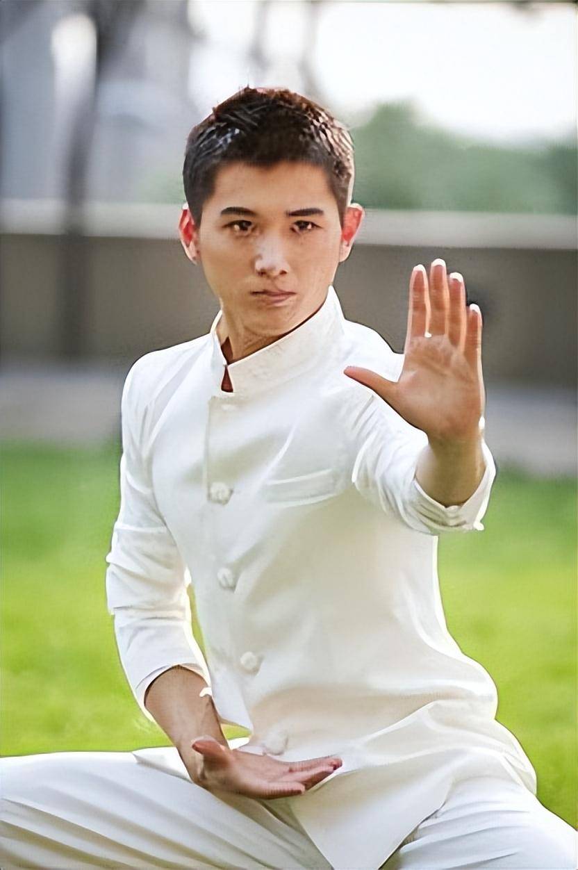 的男演员们吃防腐剂了吧,看看播出13年后的对比图_陈建斌_角色_张晓龙