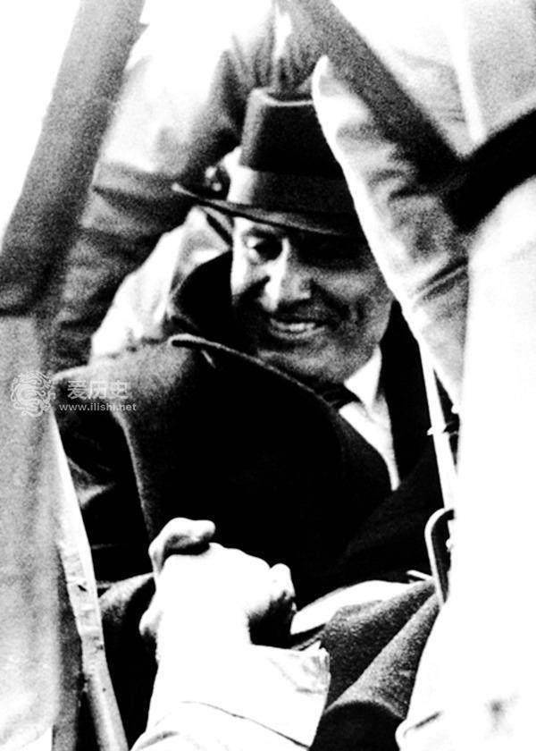 原创希特勒营救蠢猪的橡树行动墨索里尼获救后高喊老朋友没放弃我