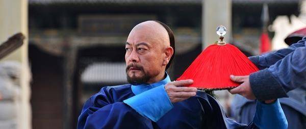 顺利进军,当时的湖广巡抚张朝珍命令当时的武昌知府于成龙搭建浮桥,于