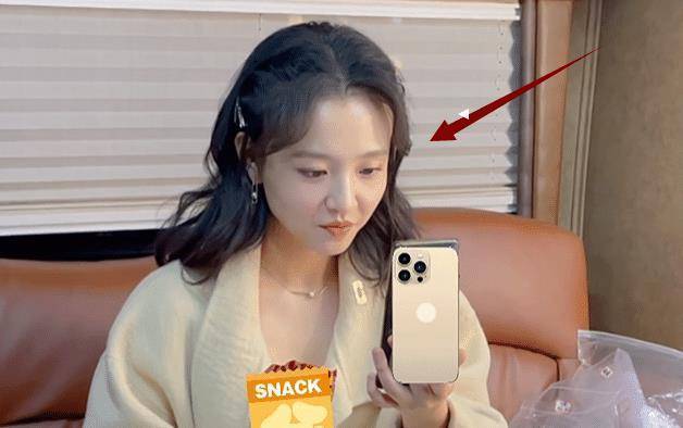 原创29岁吴倩晒剧组日常尖下巴明显脸上没有一点肉越来越不像她了