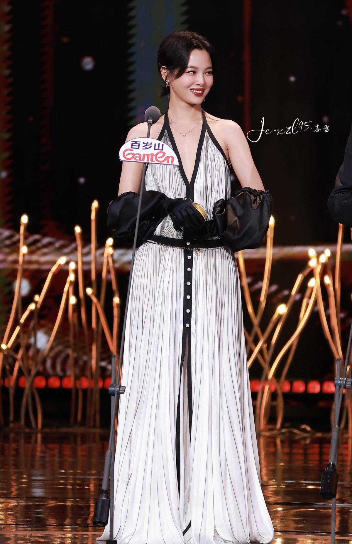 张雨绮撞脸李湘,唐嫣辛芷蕾比美,这俩好姐妹惊艳了_周迅_董洁_关晓彤