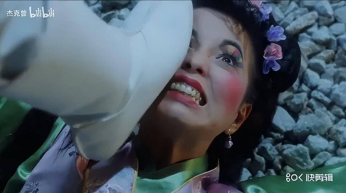 玉女出道的她竟靠扮丑成名