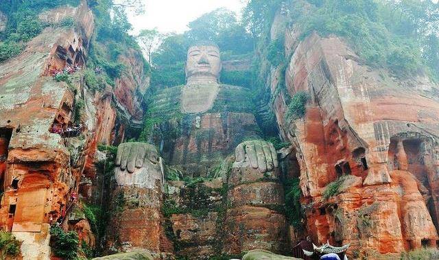 这座大佛被称乐山大佛的兄弟佛,无脖子无脚戴手镯,一谜至今无解_佛像