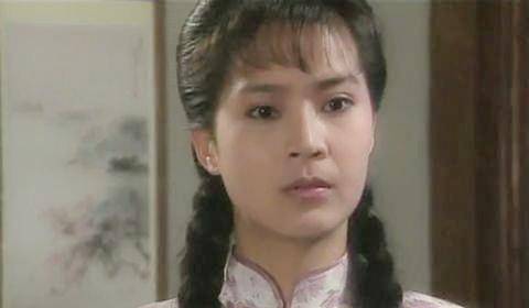 三女儿章念琛(金素梅饰)乐观直率,敢爱敢恨,是朵浑身带刺的蔷薇花,但