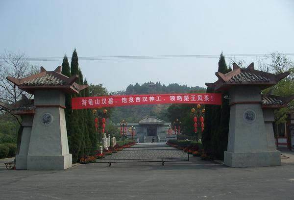 原创此墓被誉东方金字塔连考古专家都不知墓主身份一电工却说我知道