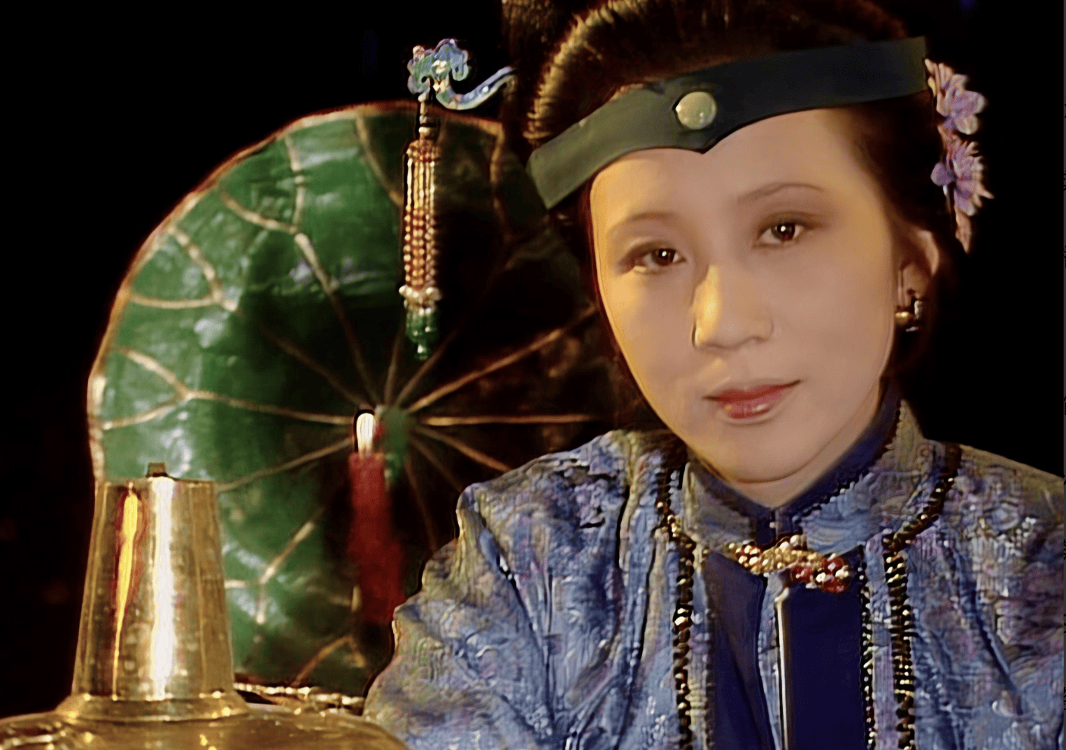 原定李纨是由周月扮演,周月定妆造都出来了,看起