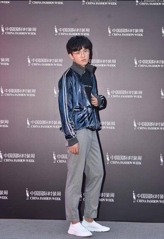 原创7岁出道参演超50部戏,这位小戏骨大家都见过,如今长大成校草_郑伟