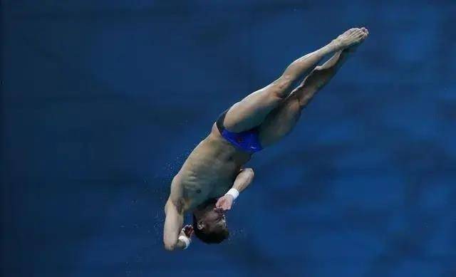 艾森_杨昊_男子