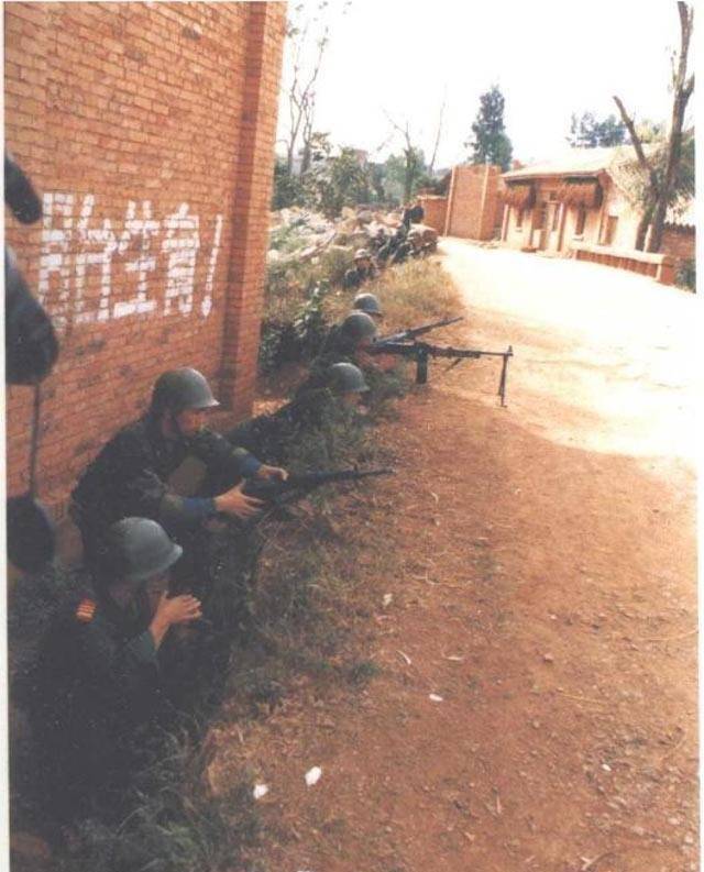 原创1992年平远街事件三千武警围剿毒贩缴获武器弹药够装备一个团