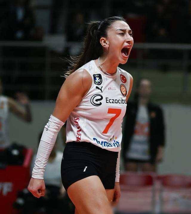 土耳其杯伊萨奇巴希与费内巴切会师决赛三位大女子表现亮眼