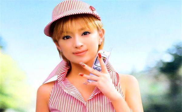 原创7岁赚钱养家41岁未婚产子却不结婚滨崎步的人生比电影还精彩