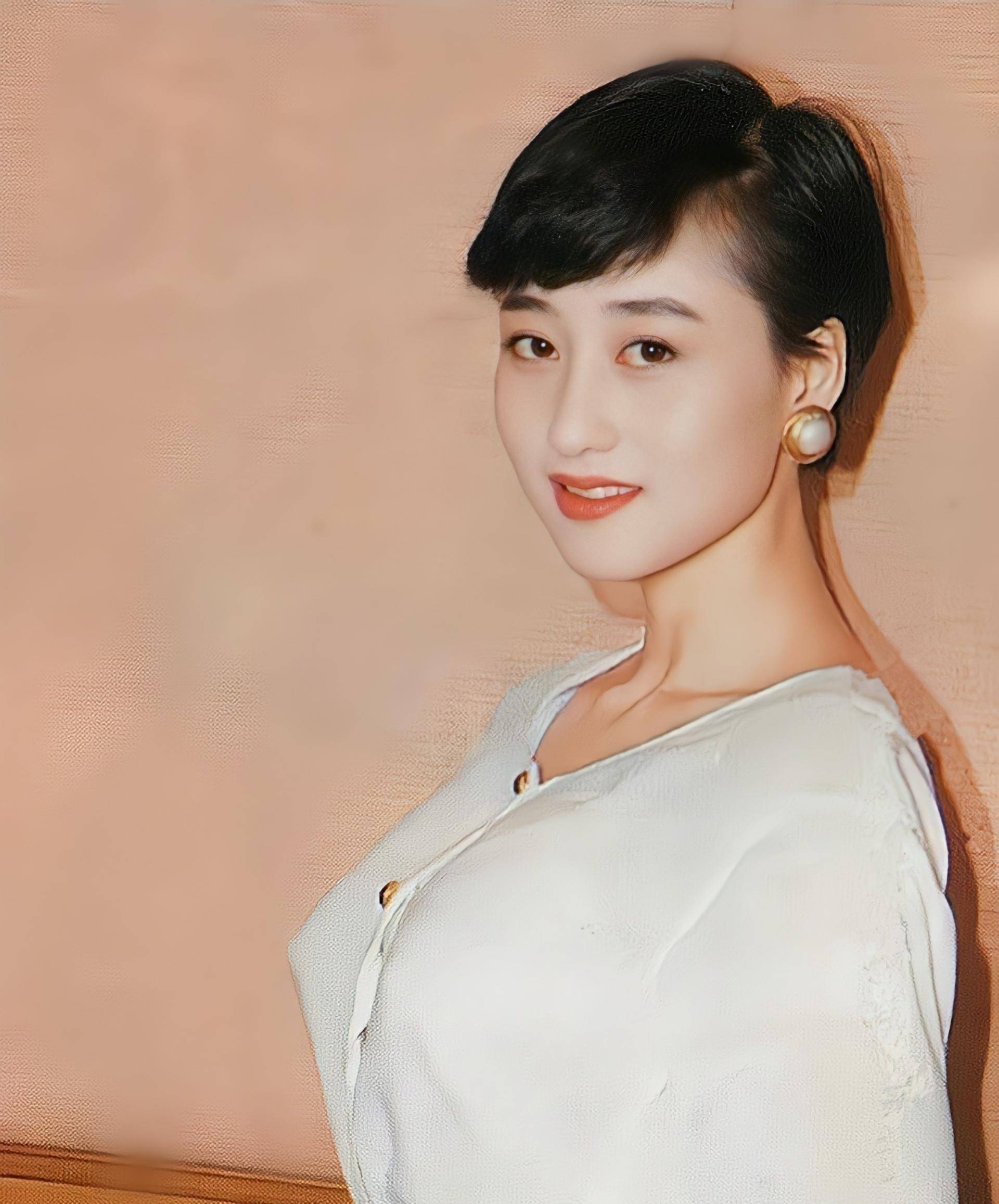 原创同为李连杰女儿为何黄秋燕女儿和利智女儿差距这么大