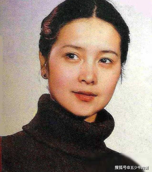 曾宝仪和妈妈王美华王丽云是一位实力派女演员,她在影视作品中的出色