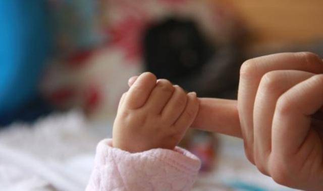 原创大爷男扮女装挣下百万家产却沉迷于反串难以自拔后来过得怎样