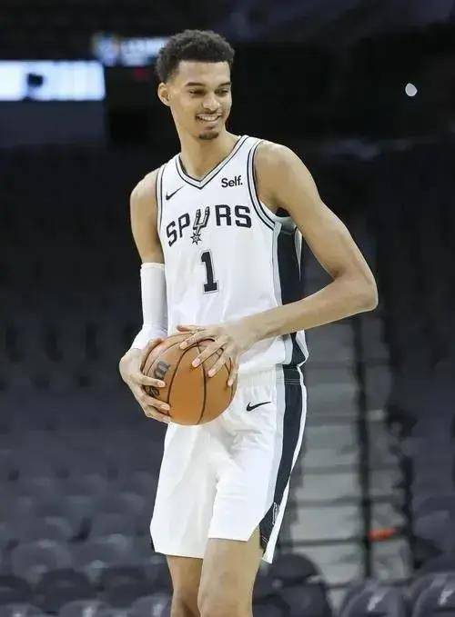 不看好文班亚马能成为nba巨星和未来门面的几大理由