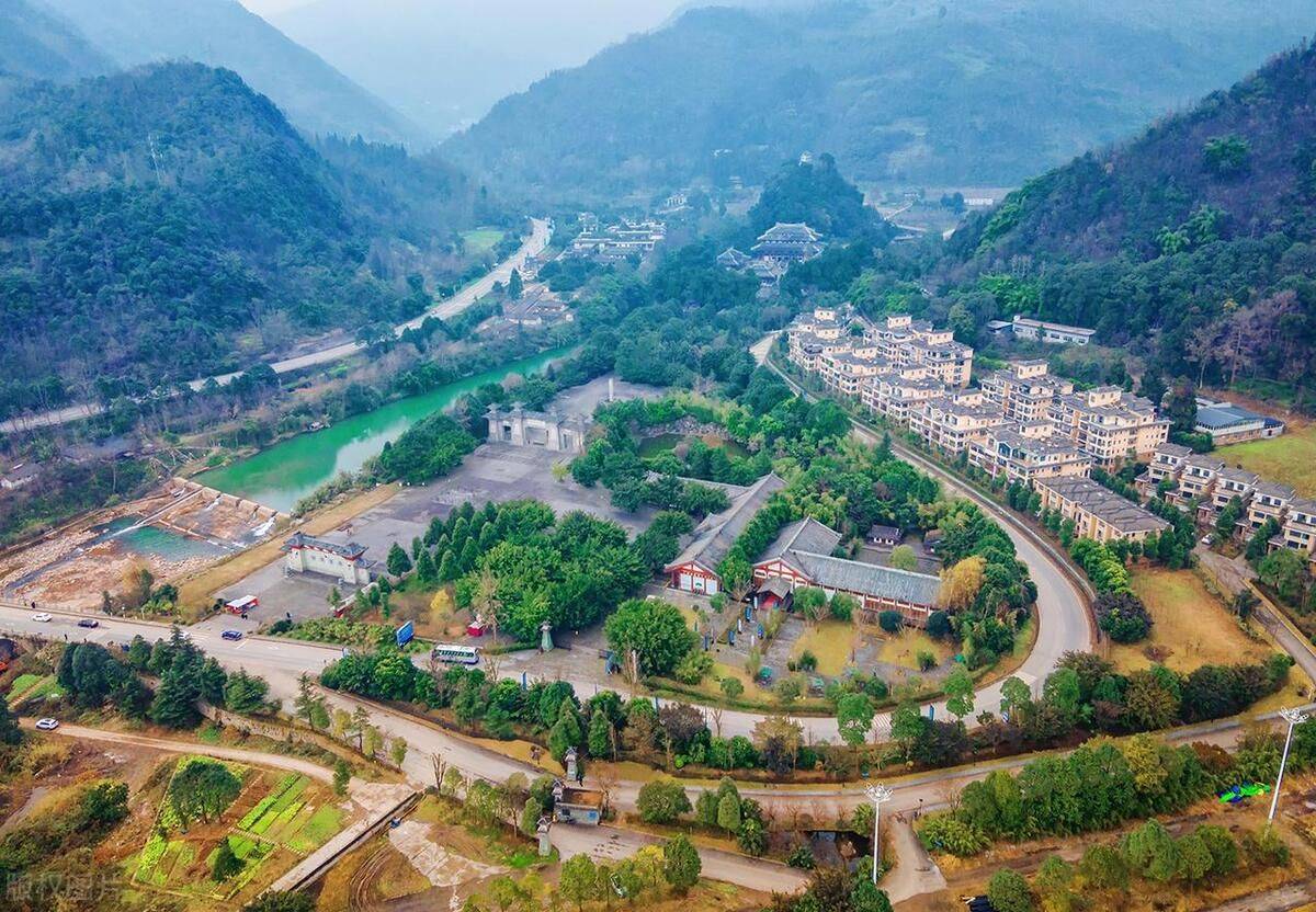 成都二日游攻略:鹤鸣山寻仙踪,石象湖赏湖光,锦绣天府塔瞰蓉城