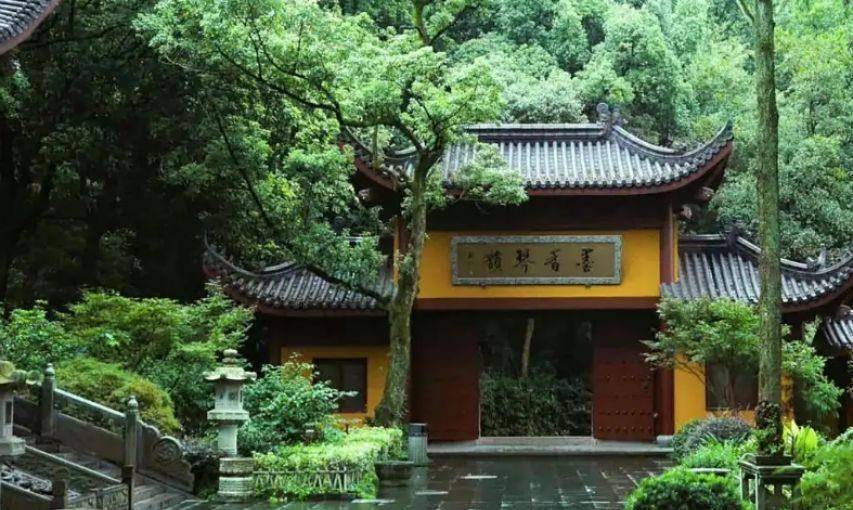 原创书生借住尼姑庵逃出后骨瘦如柴皇帝下令尼姑按猪肉价卖掉