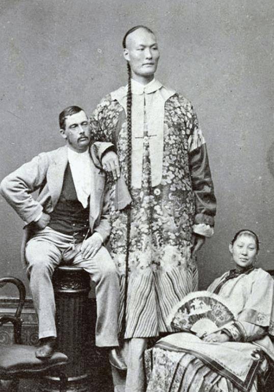 原创清朝巨人詹世钗身高3米19娶英国老婆生下三子后人现状怎样