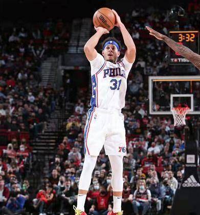 利拉德39 7拒绝逆转,里弗斯沮丧离场,恩比德快回来吧_开拓者_马克西