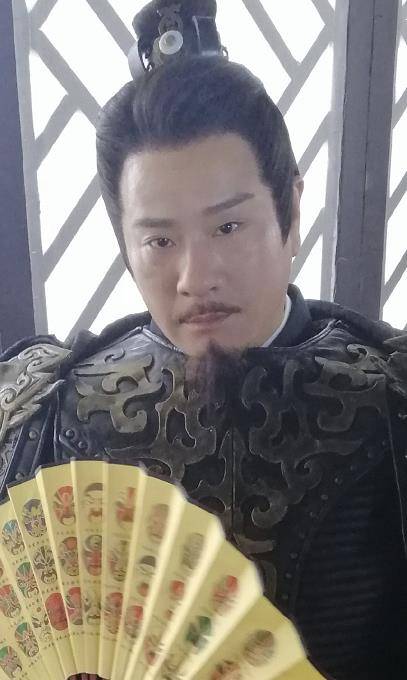 原创37岁的连奕名爱上29岁杨若兮果断抛妻弃女如今生活成这样