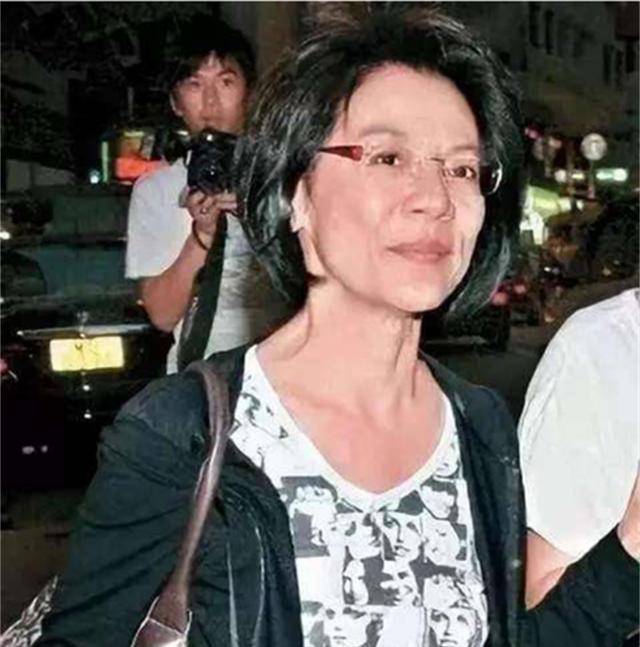郭炳湘忘记了和李天颖的过去,并且提出离婚,娶唐锦馨进门