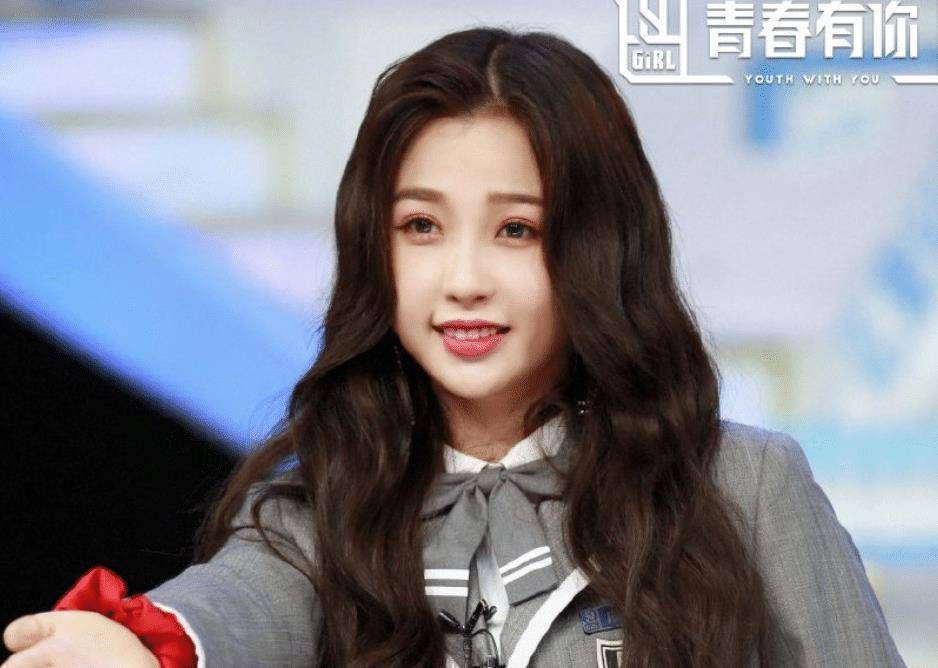 《青2》第四次大合照,虞书欣赵小棠站后排,蔡徐坤左右却是她们