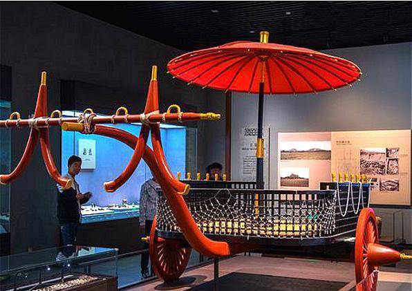 原创老汉挖出一条怪龙放在家中9年专家10元征收如今价值过亿