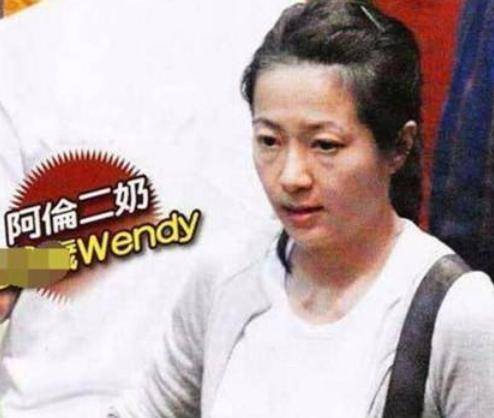 就已经认识了红颜知己朱咏婷,在五年之后,朱咏婷更是生下了谭咏麟的