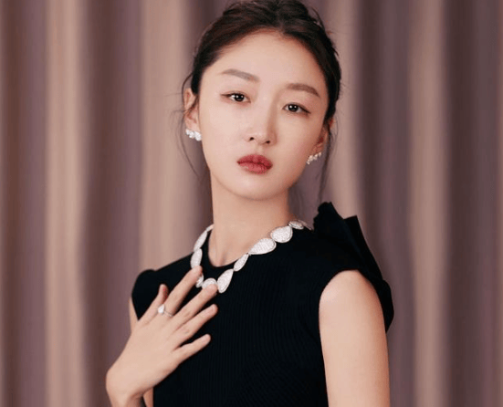 原创笑裂了事实证明喜欢耍大牌的周冬雨如今终于踢到铁板上了