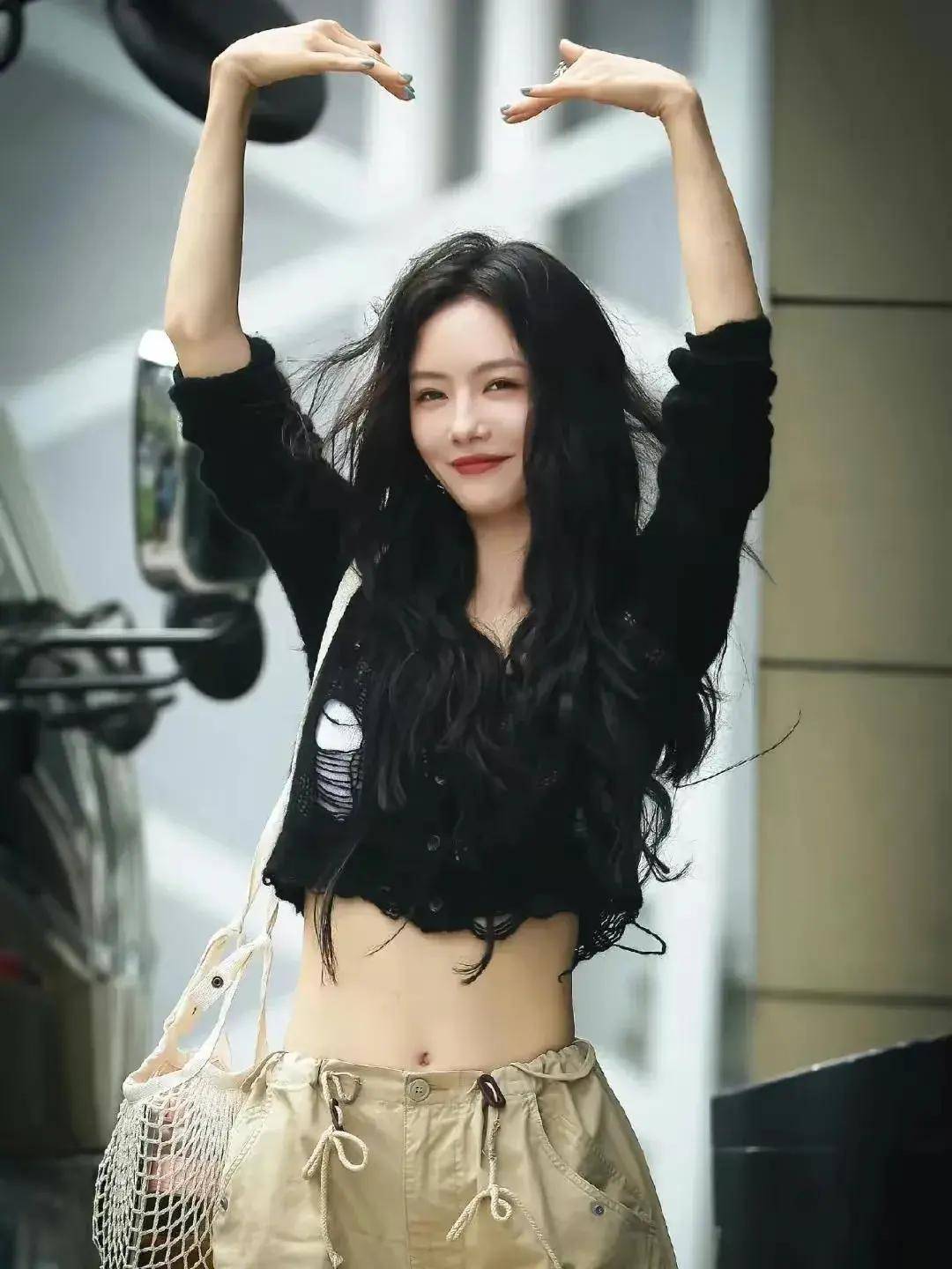 潮流女神蔡文静:脐装演绎,美艳肚脐成亮点_写真_照片_魅力