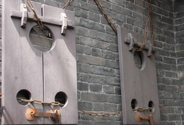 原创枷刑并非死刑但其受刑者的痛苦程度却比斩首更为残酷