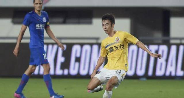 深圳新鹏城本土后腰张煜东崛起挑传精准助攻亮眼