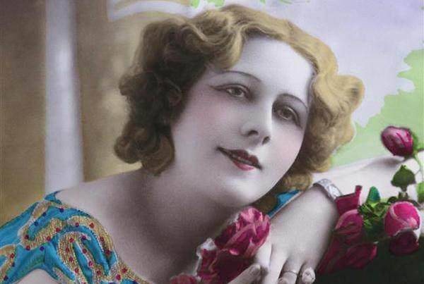 因此,卢吉不由得跟女孩子多攀谈了几句,并得知女孩的名字叫安吉拉,是