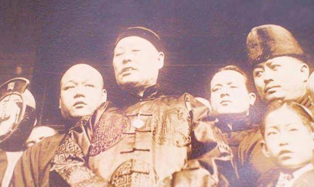 原创此人是民国枭雄人格气节为人所称道可惜晚年遭人暗害还绝了后