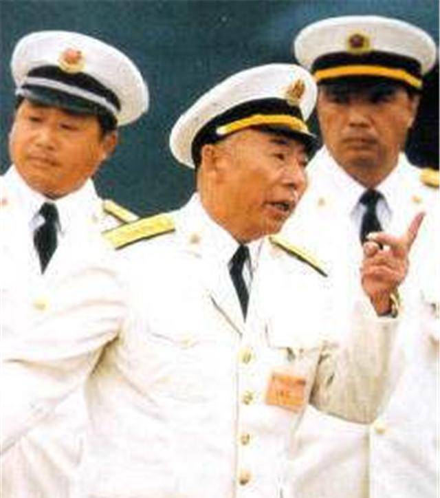 张连忠视察部队供应站往称上一站显示140斤大怒撤掉站长