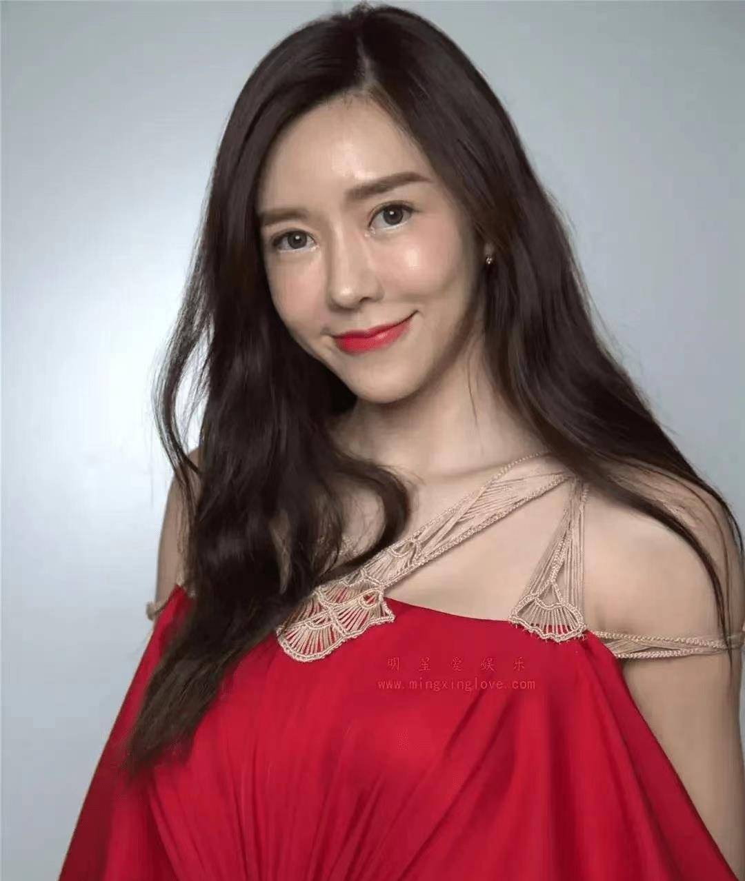 6,尤靖茹以前我见到尤靖茹的时候,只是觉得这女生长得颇有特色,带点