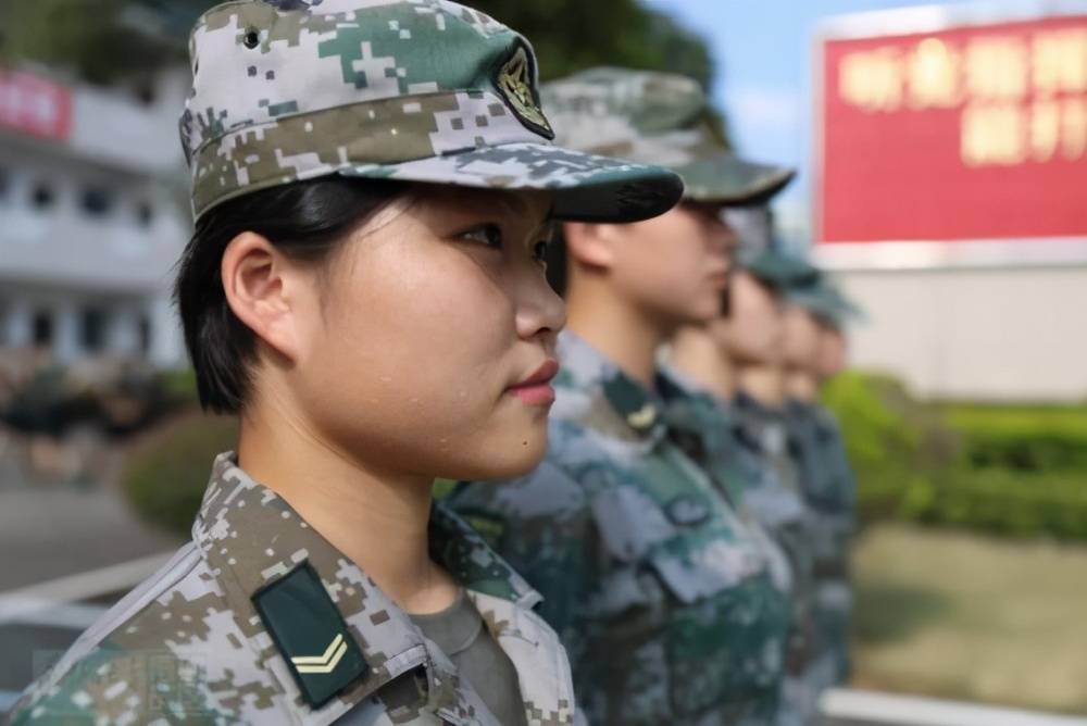 女兵考军校分数线高吗