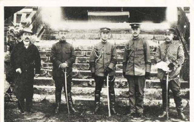 民国这位军事家,因垂涎弟媳美貌杀害弟弟,后和弟媳连生十个孩子_李烈