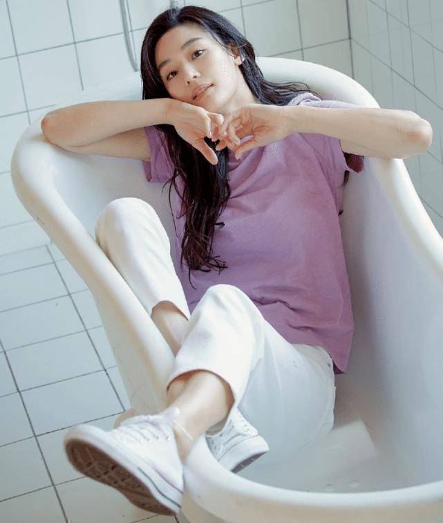 原创全智贤新剧造型公开更换发型如整容连少女感都消失了