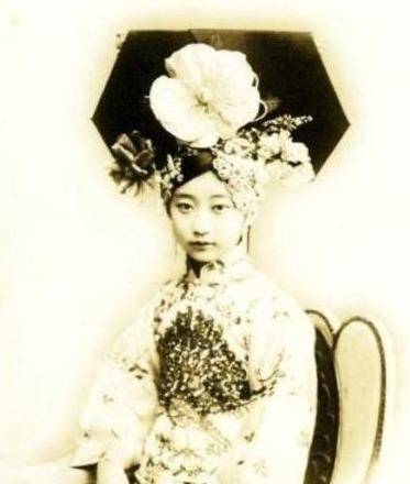 晚清最痴情的格格:等了溥仪一辈子都没等到,50岁还为爱流泪_王敏彤