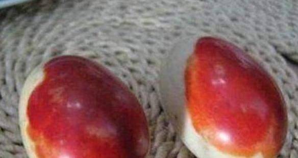 原创农民上山挖笋挖到2血鸡蛋专家鉴定后80万我买走