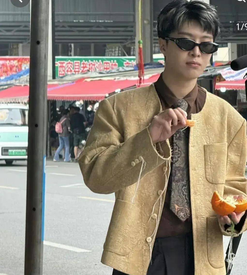 原创奔跑吧最新路透白鹿范丞丞卖芒果搞笑二人组欢乐满满