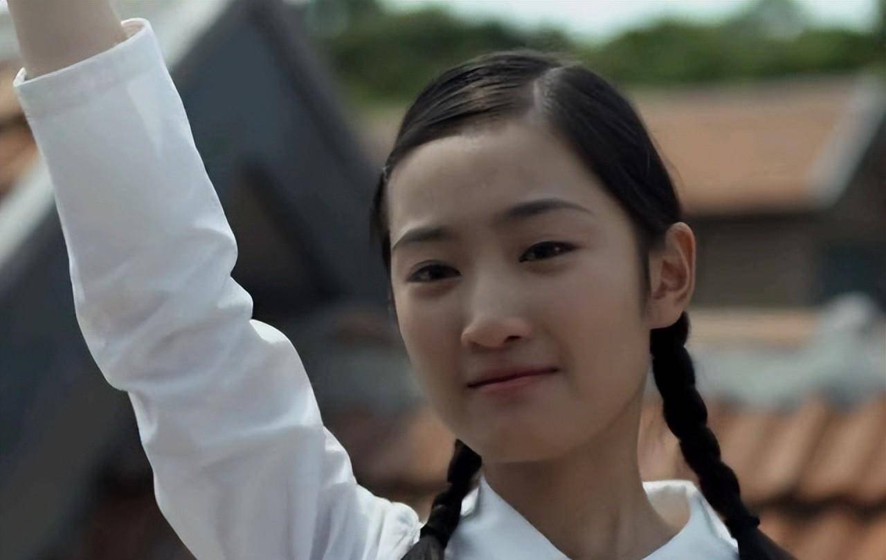 原创13岁就考上了上戏因整容陷入舆论风波黄诗佳诠释了整容的代价