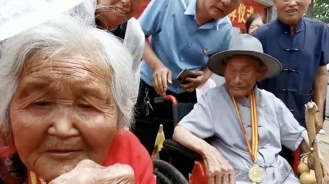原创丈夫120岁妻子115岁携手走过90年光阴家族如今六世同堂