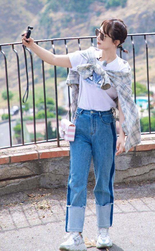 杨紫为秀身材穿一字肩液体裙亮相上身效果绝了