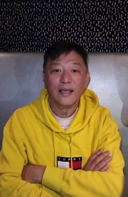 63岁过气港星宴会捞金满脸笑超配合出道当男一疑得罪人被雪