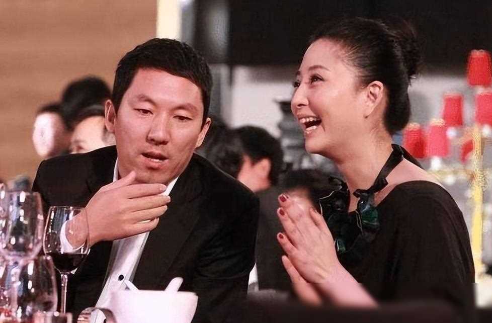 人间水蜜桃44岁像20岁幸福生活多豪车一探她的不老秘诀