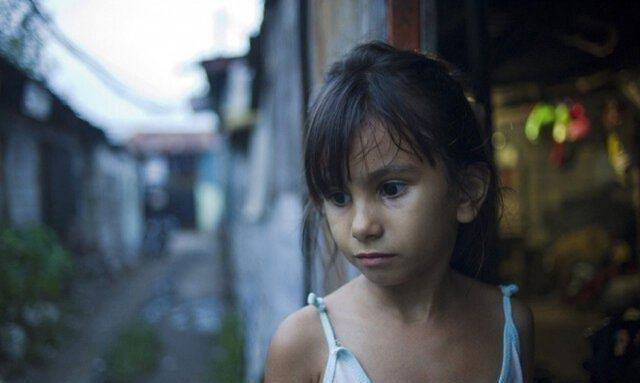 原创中国一邻国有个天使城孩子都是同母异父并且还是混血儿